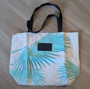 ALOHA Collection Reversible Tote in Palms